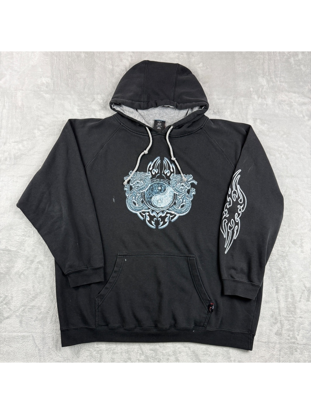 2000s Top Heavy Hoodie Yin Yang Dragon Tribal Graphic Gothic Size L Skater Y2K